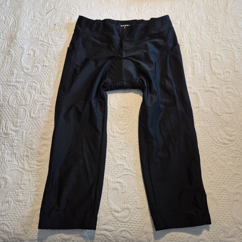 Bikewa women's size Large knee length, 2 pocket, black cycling shorts, NWOT